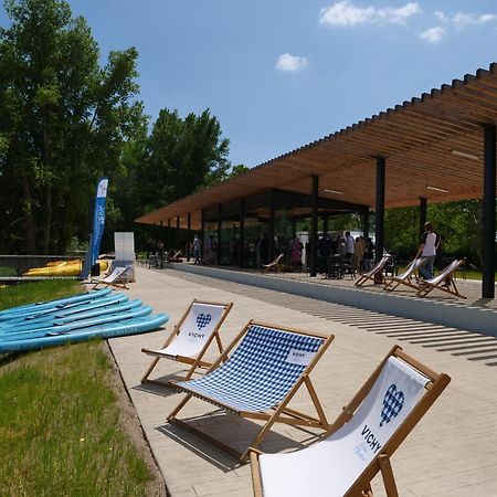 Tente Lodge Pour 5 Personnes En Bordure De La Riviere Allier Au Sein D'Un Petit Camping Saint-Yorre Bagian luar foto