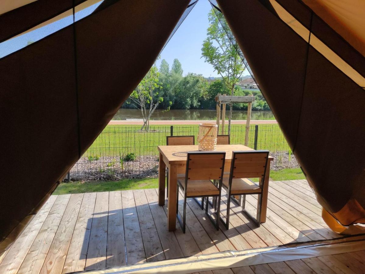 Tente Lodge Pour 5 Personnes En Bordure De La Riviere Allier Au Sein D'Un Petit Camping Saint-Yorre Bagian luar foto