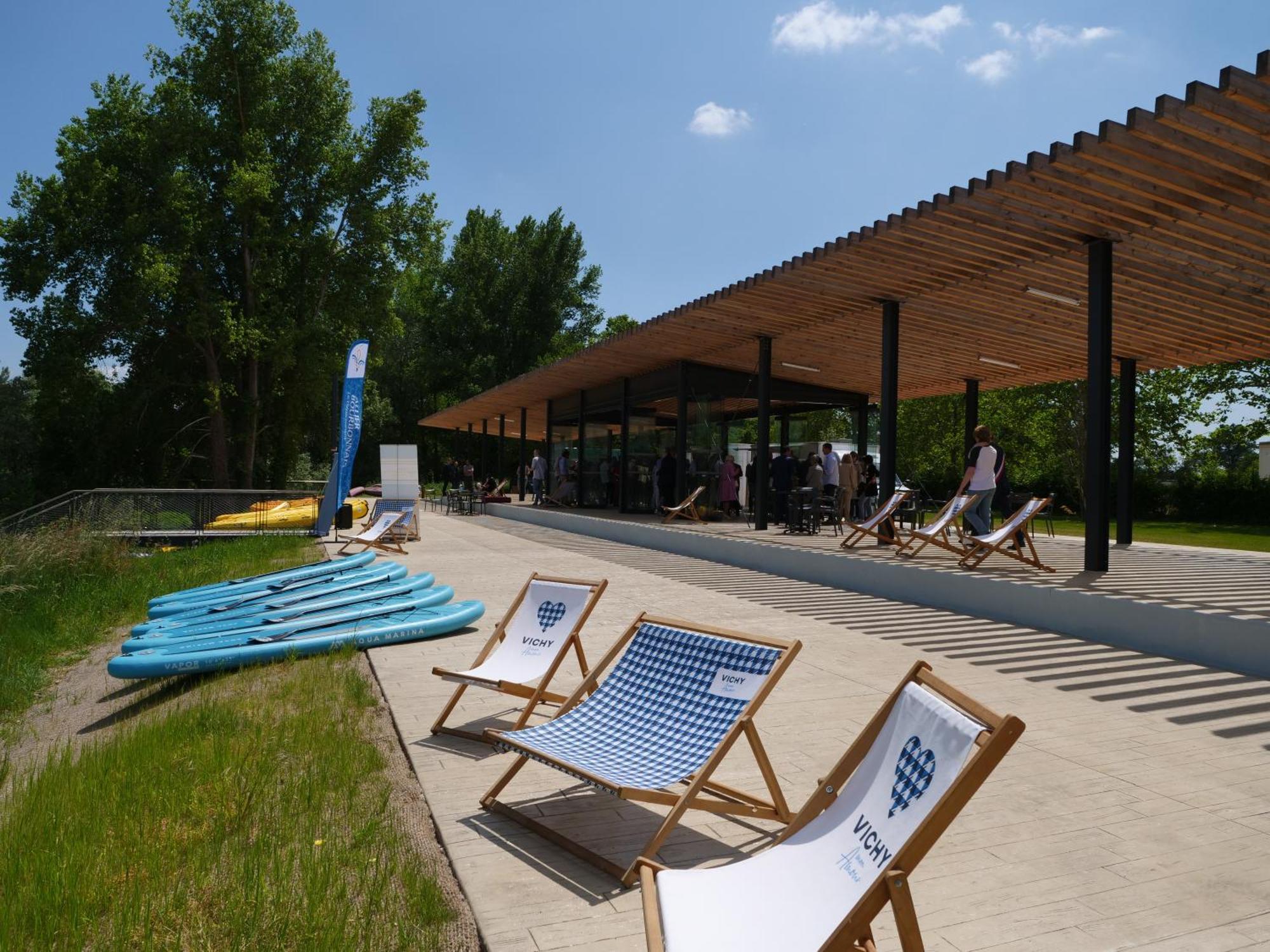 Tente Lodge Pour 5 Personnes En Bordure De La Riviere Allier Au Sein D'Un Petit Camping Saint-Yorre Bagian luar foto